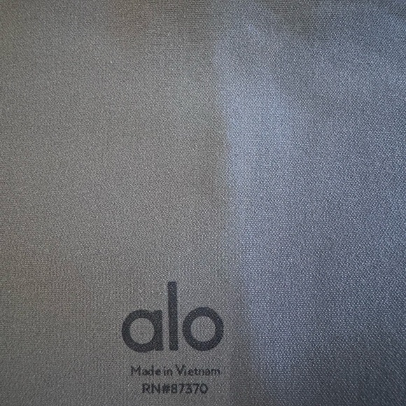 Alo Yoga 7/8 High-Waist Airlift Legging - Light Gray - Picture 4 of 6